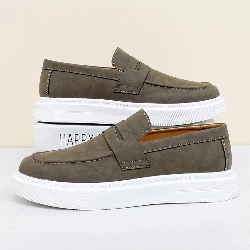 2026 Spring New Slip-on Loafers Leather Men's Casual Shoes Non-slip Wear-resistant Outdoor Board Shoes