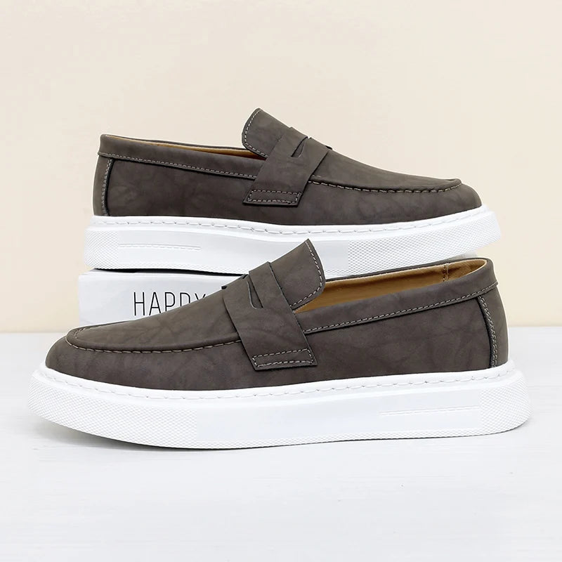 2026 Spring New Slip-on Loafers Leather Men's Casual Shoes Non-slip Wear-resistant Outdoor Board Shoes