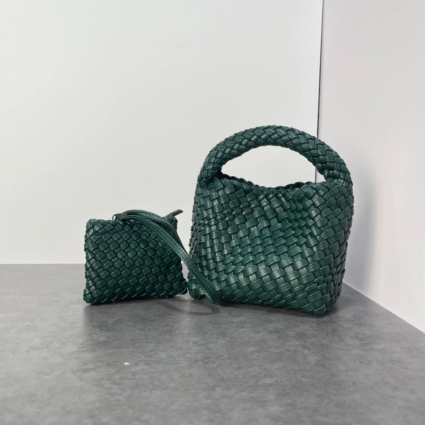 Woven Handbag for Women Soft PU Leather Knitted Tote Bag Fashion Woven Shoulder Bag Summer Beach Hobo Bag Minimalist Clutch