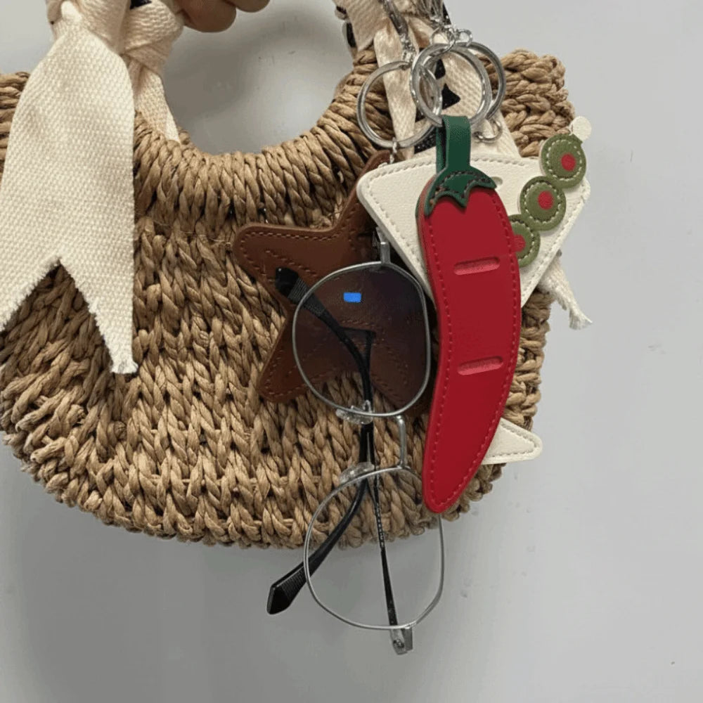 Glasses Holder Bag Charm Novelty Leather Keychain Prevent Scratches Eyeglass Sleeve Womens Beach Vacation Party Bar Accessories