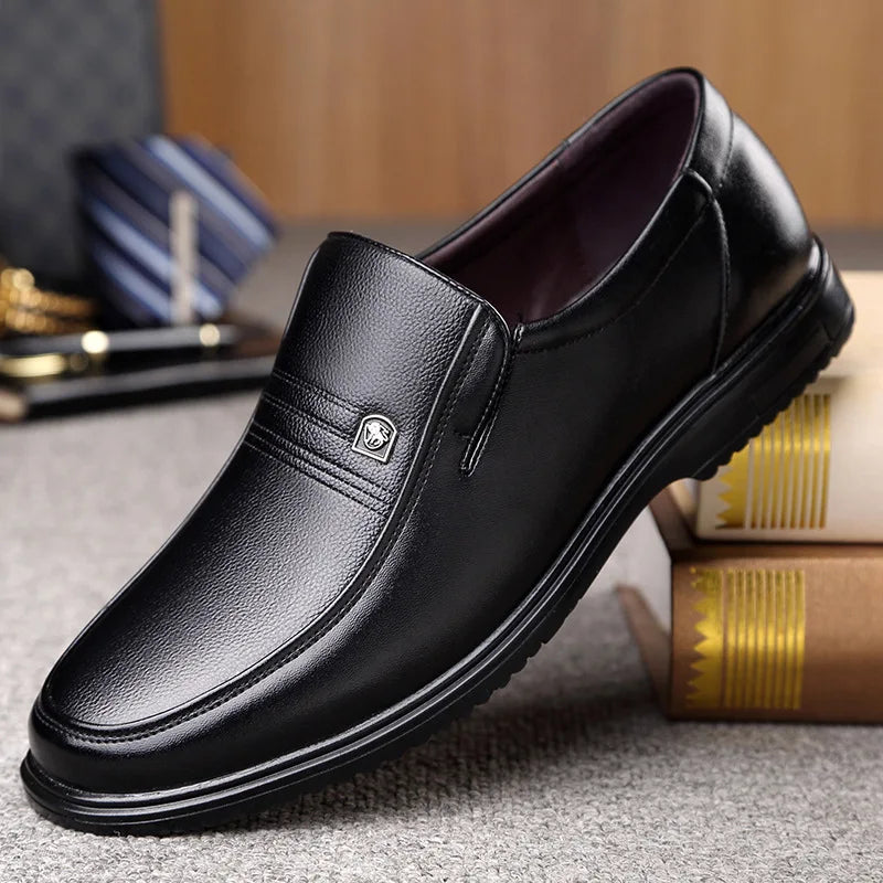 2026 New Genuine Leather Shoes Men Loafers Business Casual Shoes Classic Soft Leather Hombre Breathable Flat Shoes