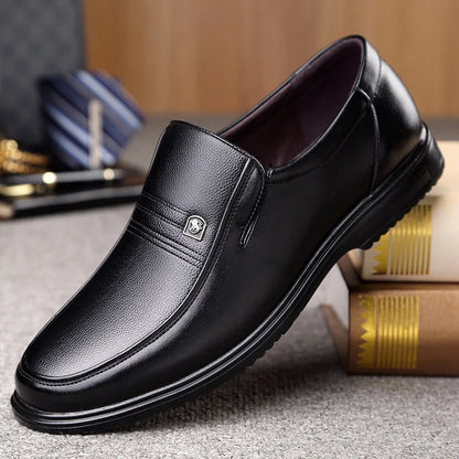 2026 New Genuine Leather Shoes Men Loafers Business Casual Shoes Classic Soft Leather Hombre Breathable Flat Shoes