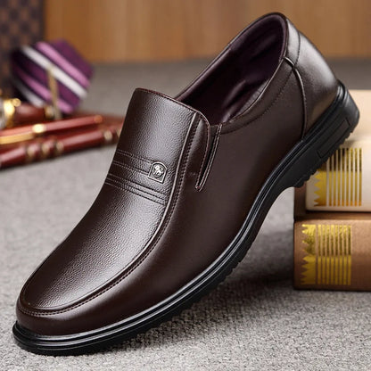 2026 New Genuine Leather Shoes Men Loafers Business Casual Shoes Classic Soft Leather Hombre Breathable Flat Shoes
