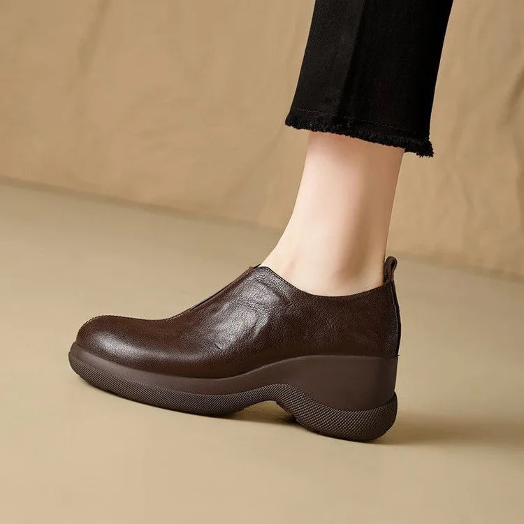 2025 new leather top thick soled round toe British style leather shoes for women with sloping heels and sponge sole single shoes