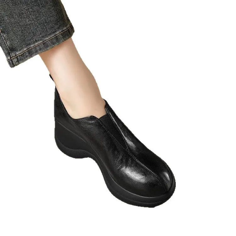 2025 new leather top thick soled round toe British style leather shoes for women with sloping heels and sponge sole single shoes
