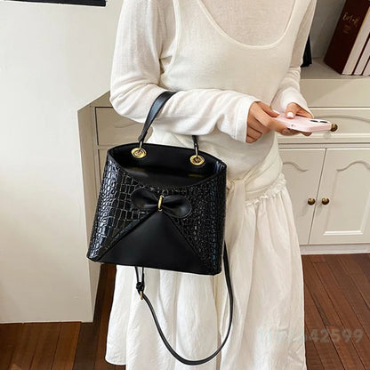 2026 New Women's Handbag Fashion High Quality Bow Women's Shoulder Bag Advanced Versatile Multi Functional Mobile Storage Bag