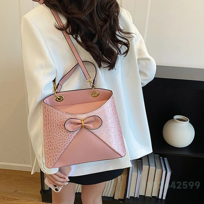 2026 New Women's Handbag Fashion High Quality Bow Women's Shoulder Bag Advanced Versatile Multi Functional Mobile Storage Bag