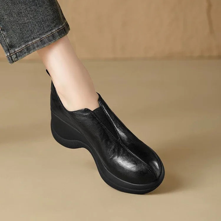 2025 new leather top thick soled round toe British style leather shoes for women with sloping heels and sponge sole single shoes