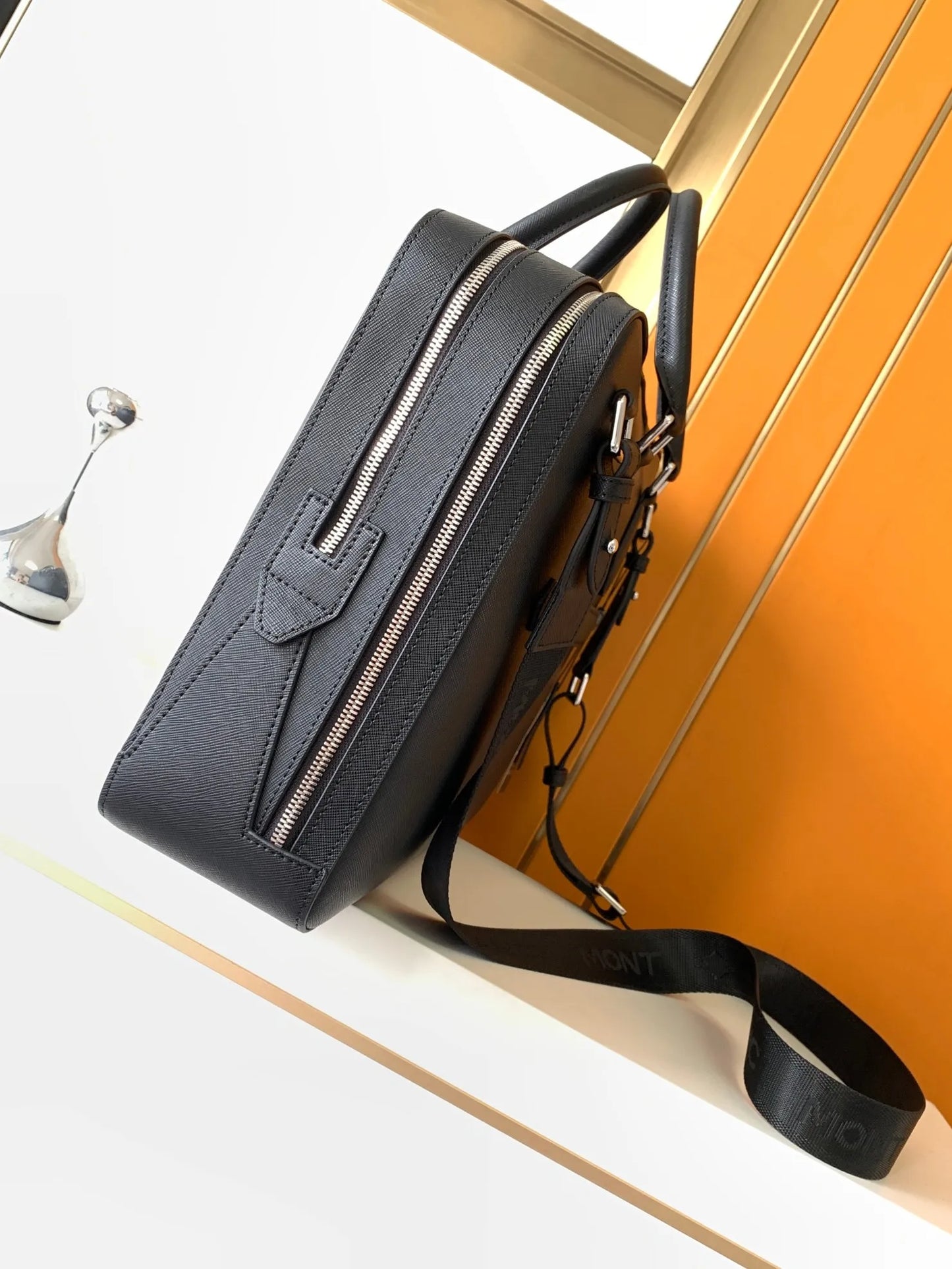 Bag  Premium Genuine Leather Briefcase for Men, New Fashion Business Casual Handbag & Laptop Bag
