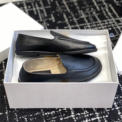 The New Lefu Shoes Are Made of Soft Leather and Feature a Fitted Silhouette with a Classic Circular Scalp Leather Lining, Which