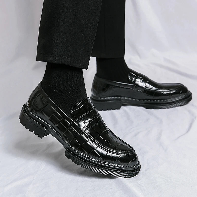 New Fashion Thick Soled Pointy Leather Shoes Shiny Face Casual Business Leather Shoes Breathable Modern Boat Casual Men Shoes