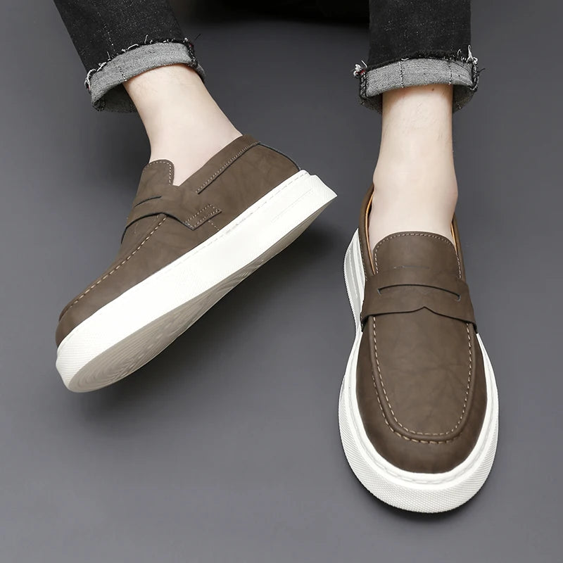 2026 Spring New Slip-on Loafers Leather Men's Casual Shoes Non-slip Wear-resistant Outdoor Board Shoes